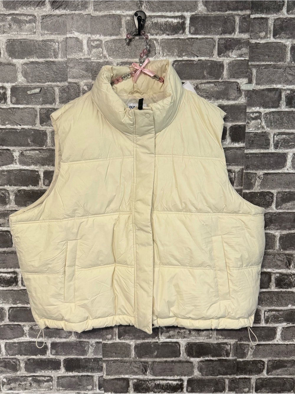 NWT Old Navy Water-Resistant Puffer Vest cream white cropped